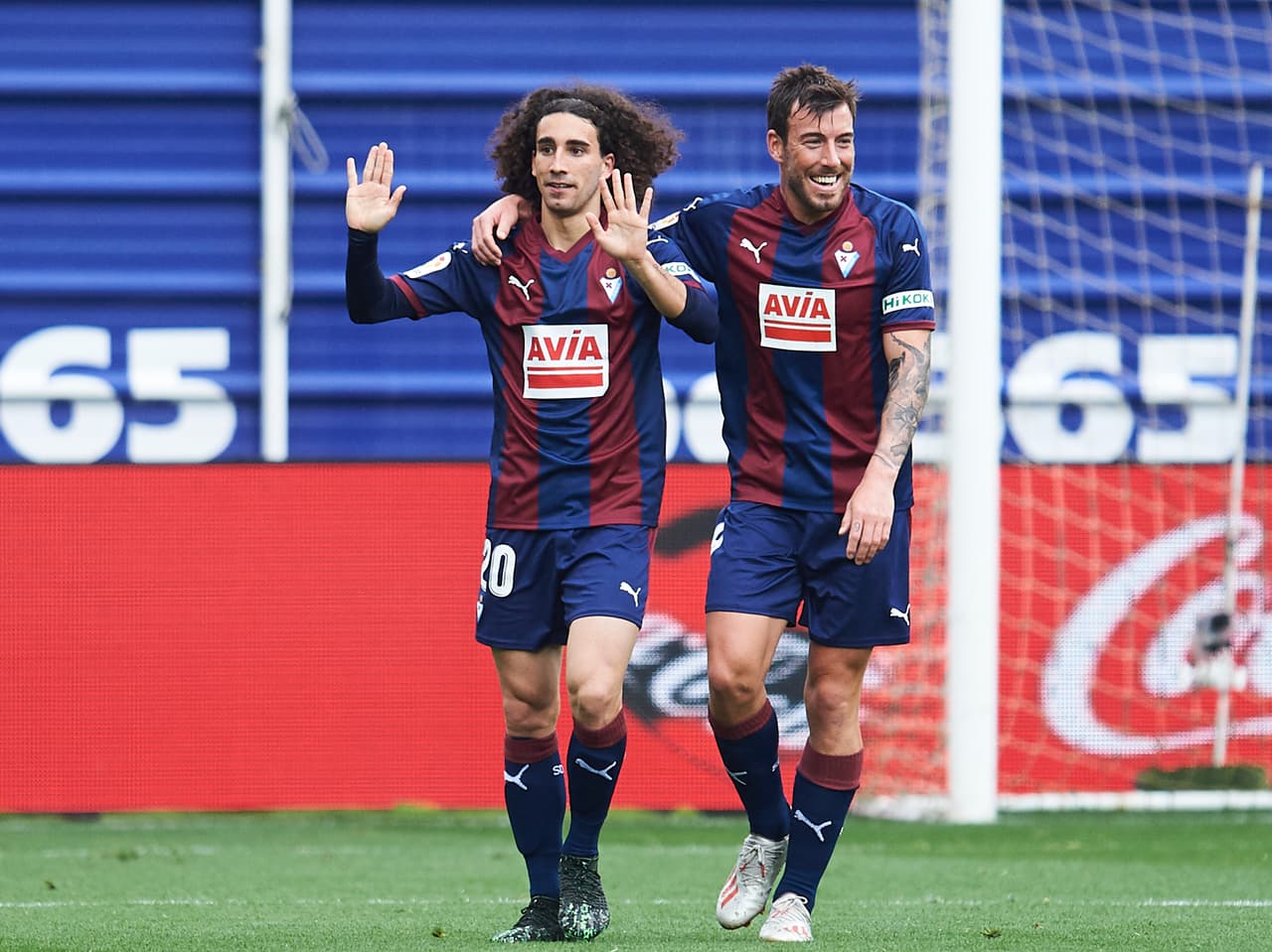 Marc Cucurella sería una opción clara del Barcelona de 'hacer caja' en este mercado. Al joven mediocampista, que brilló en su préstamo en el Eibar, interesa en la Bundesliga.