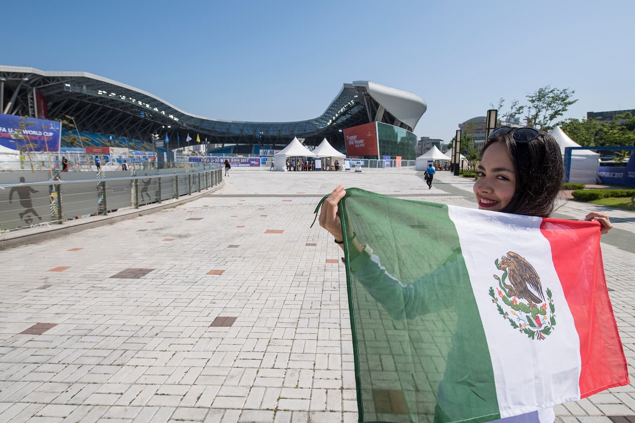 La colonia mexicana mostró su mejor cara para apoyar al equipo que llegó a esta instancia tras clasificar de segundo en su grupo, solo superado por el imbatible Venezuela.