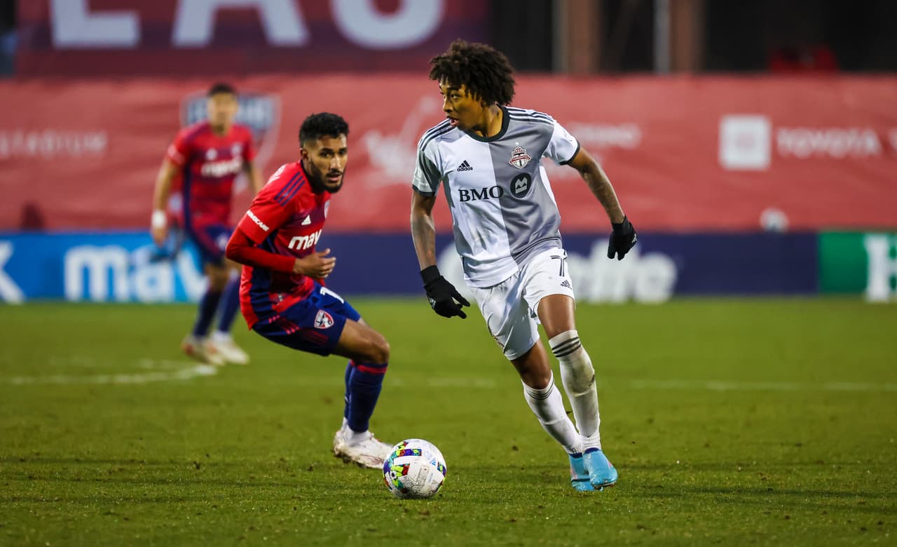 En la defensa, sorprende la presencia de Jahkeele Marshall-Rutty, habitualmente extremo, y este fin de semana lateral de Toronto FC, que consiguió un empate 1-1 en su visita a FC Dallas.