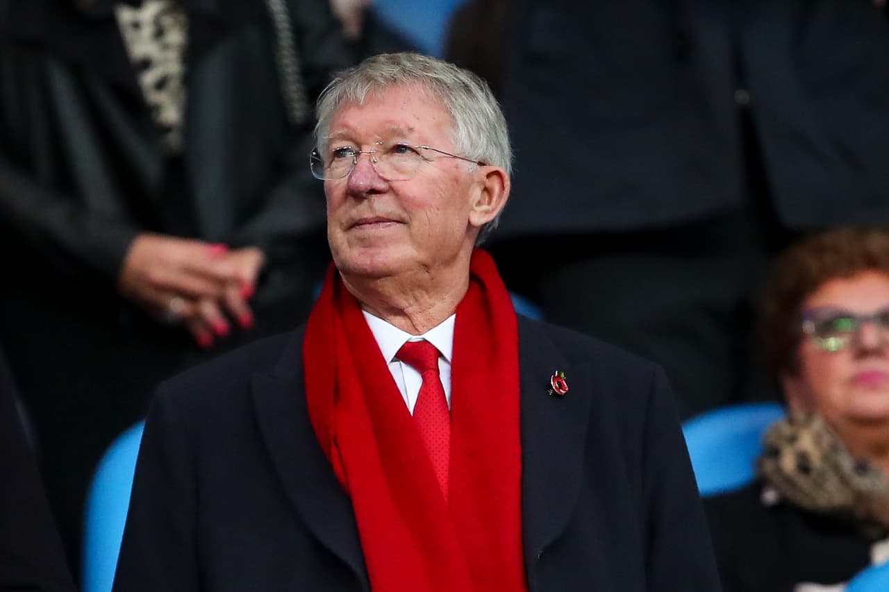 2. Alex Ferguson (Escocia) - Si se habla de Manchester United, inevitablemente hay que referirse a Sir Alex. Fueron 26 años en los que llevó a los Diablos Rojos a lo más alto del fútbol mundial, consiguiedo 38 trofeos de los cuales se destacan las 17 Premier League y las dos Champions League. Es toda una institución en el equipo inglés.
