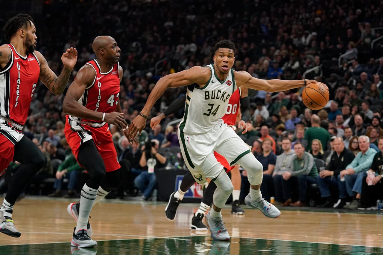 Portland Trail Blazers 129-137 Milwaukee Bucks. Los Bucks se quedan con la victoria pese a los 37 puntos de CJ McCollum.
