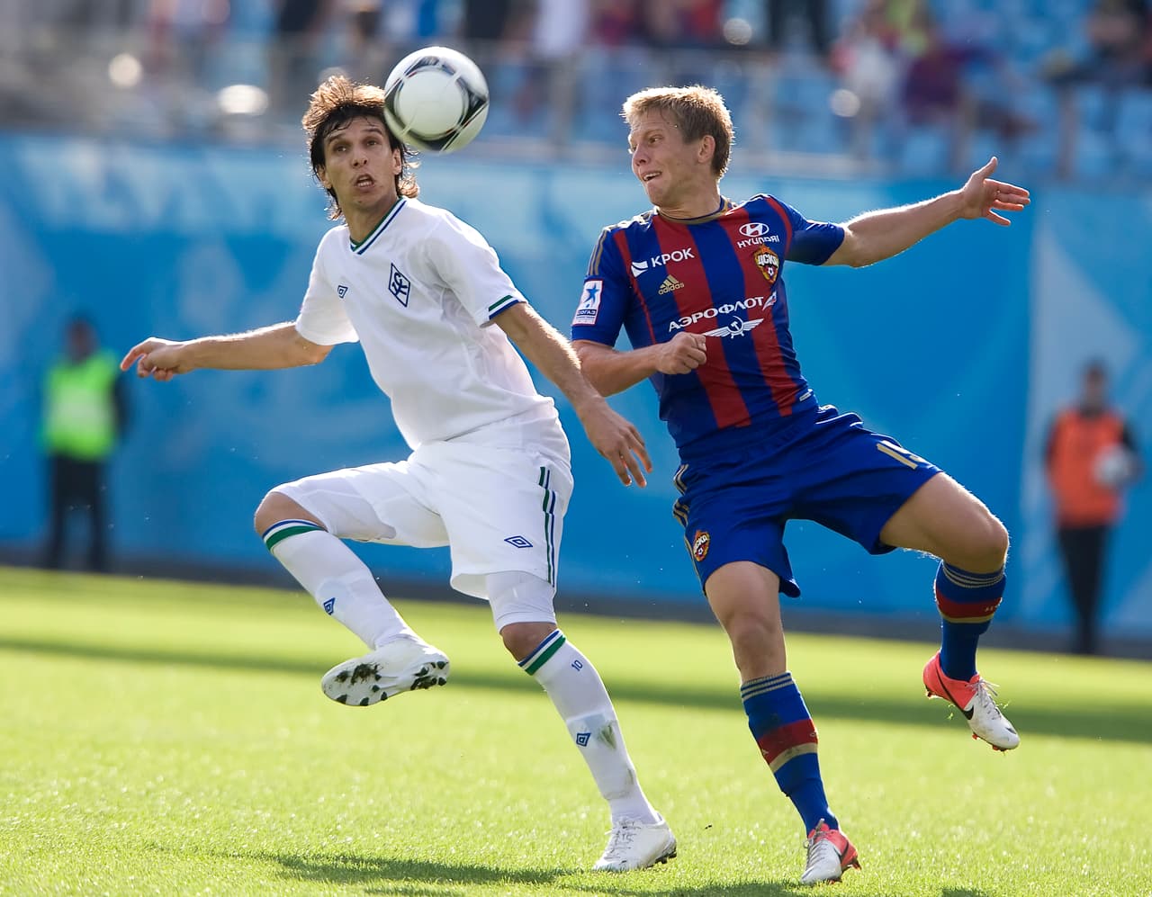 Tras no poder ser campeón con la Máquina, fichó por el Krylya Sovetov de Samara. Estuvo dos años y metió un solo gol.