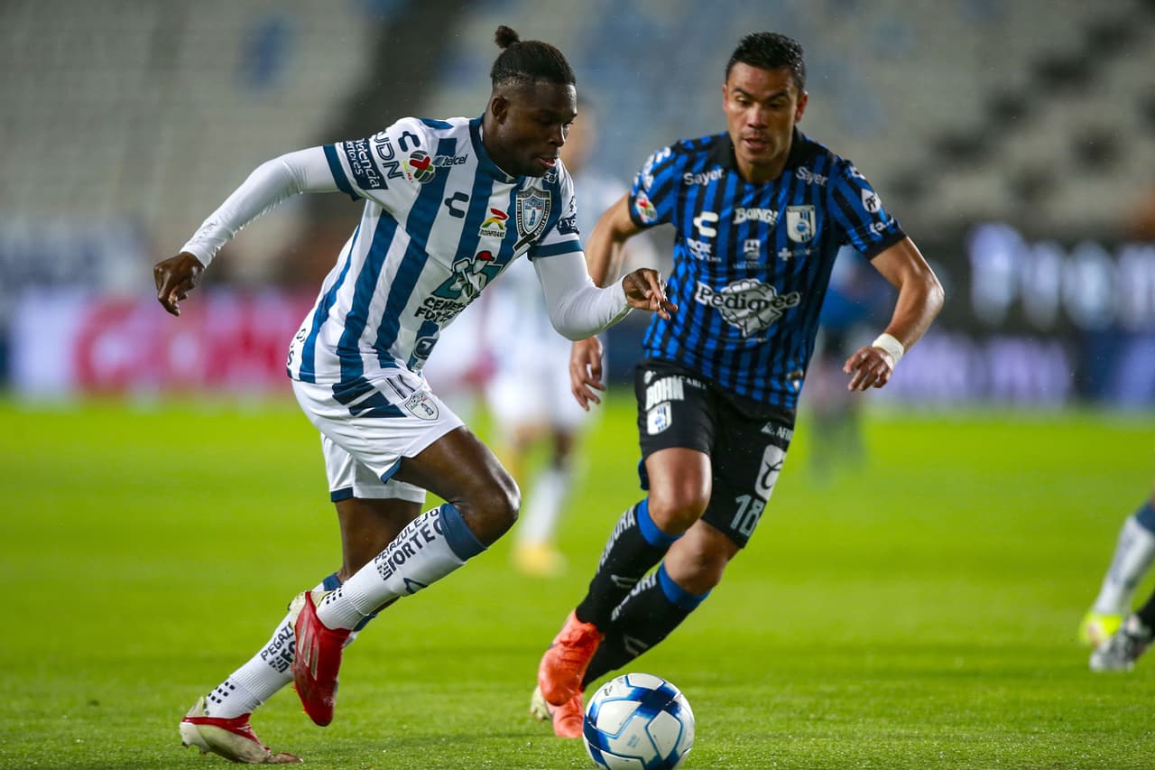 Los Tuzos se fueron con ventaja al descanso tras los tantos de Nicolás Ibáñez y Luis Chávez, pero Ángel Sepúlveda rescató el empate para los Gallos; José Angulo había adelantado a los visitantes.