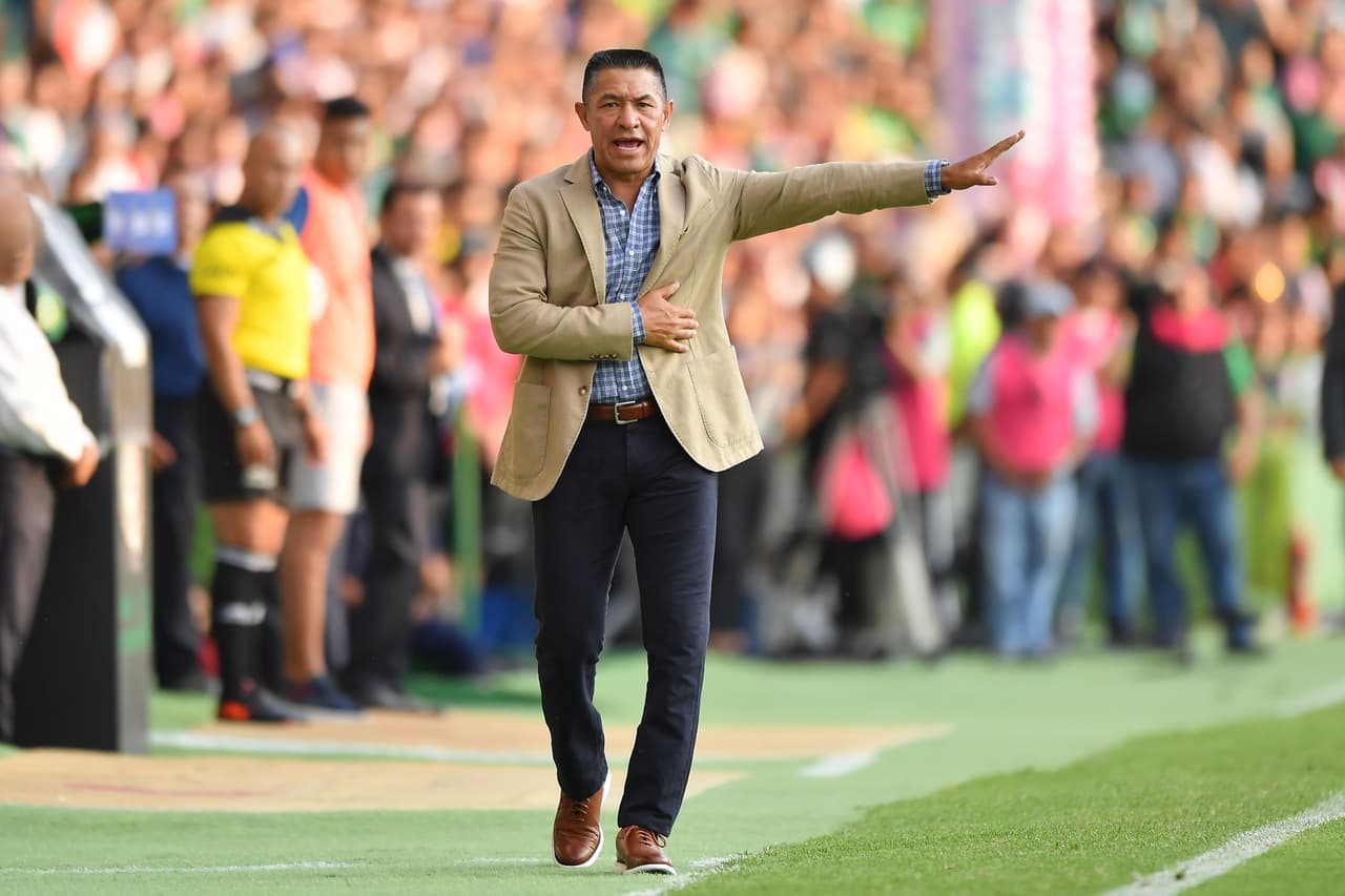 Ignacio Ambriz reafirma que “Chivas ha perdido grandeza”