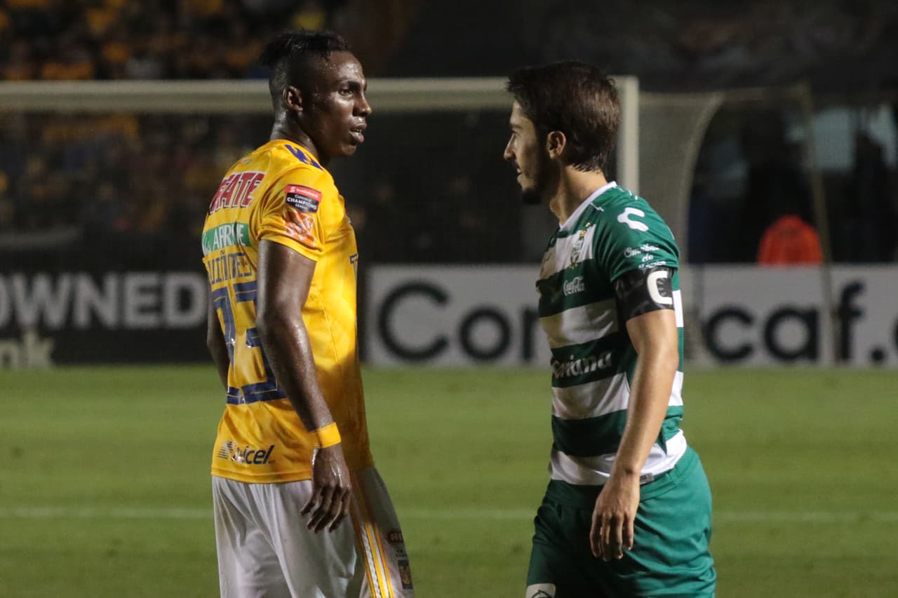 Como era de esperarse entre dos equipos que tienen una declarada rivalidad deportiva, los ánimos se caldearon aunque no pasó más allá de las palabras.