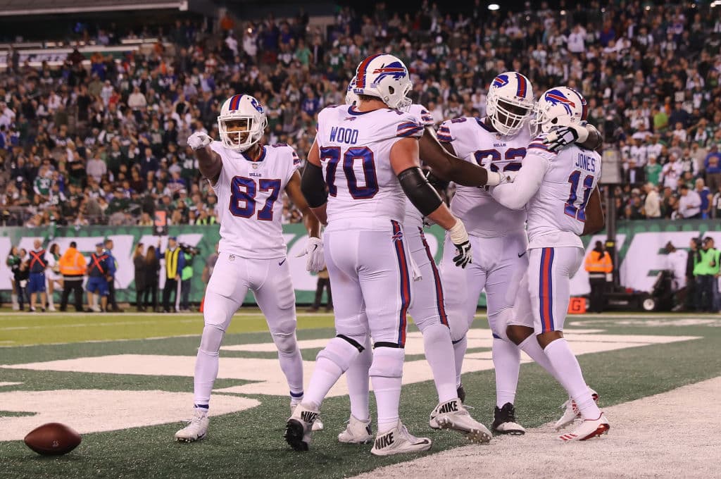 Mientras una abrumadora defensa capturó a Tyrod Taylor siete veces la noche del jueves en la apabullante victoria de New York sobre los Buffalo Bills.