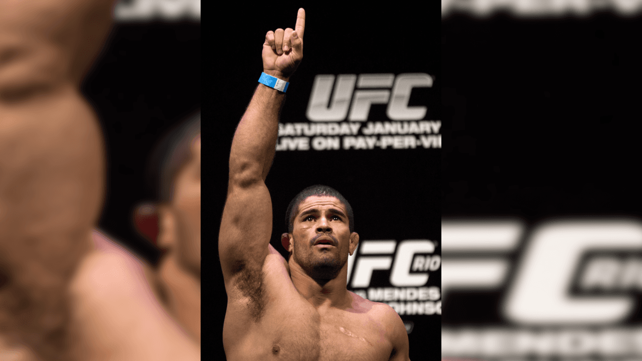 <b>Rousimar Palhares</b>
<br>El luchador de la UFC fue descalificado y vetado de por vida por conducta antideportiva tras realizar una llave de tobillo aun cuando su contrincante ya se había rendido.