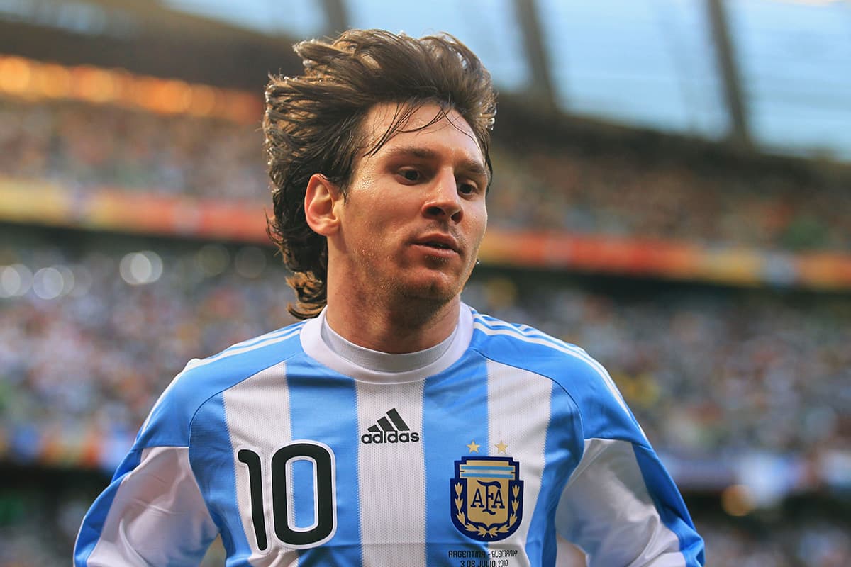 Sudáfrica 2010 fue un Mundial frustrante para Messi, ya con otro peinado en la selección Argentina.