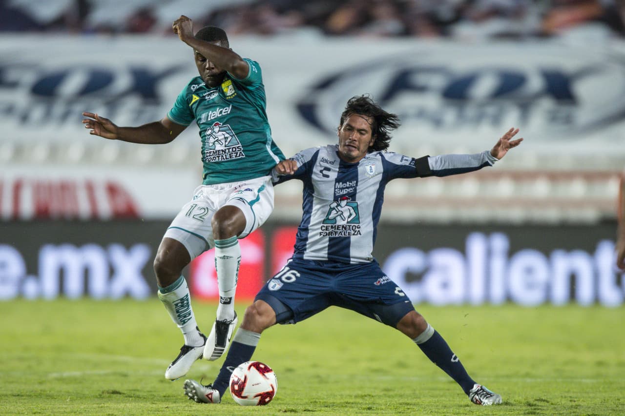 León no baja la presión y cada vez están más cerca de marcar el 0-2.