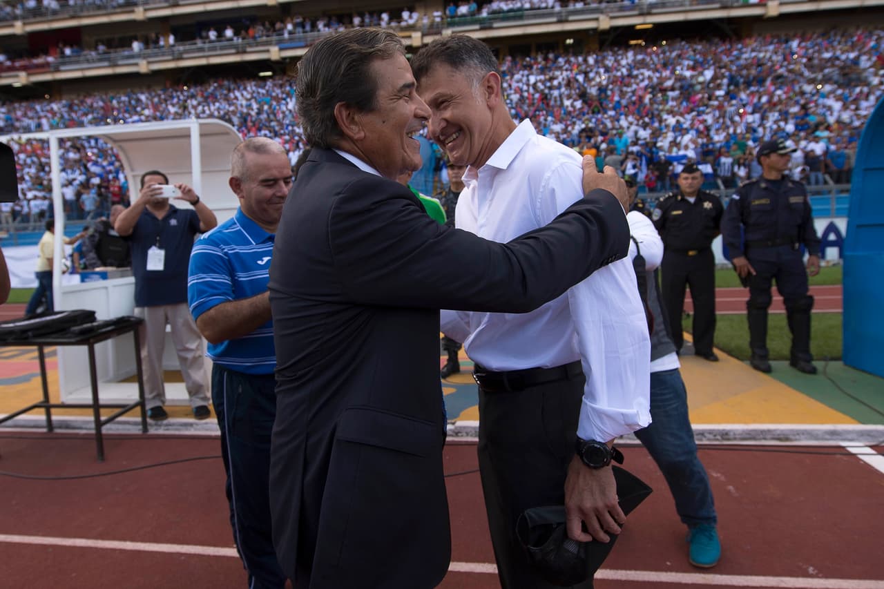A pesar de la respetuosa relación con su compatriota Juan Carlos Osorio, el DT del 'Tri' le tiene la medida al equipo de Pinto y en todos los enfrentamientos le ha ganado sin recibir gol.
