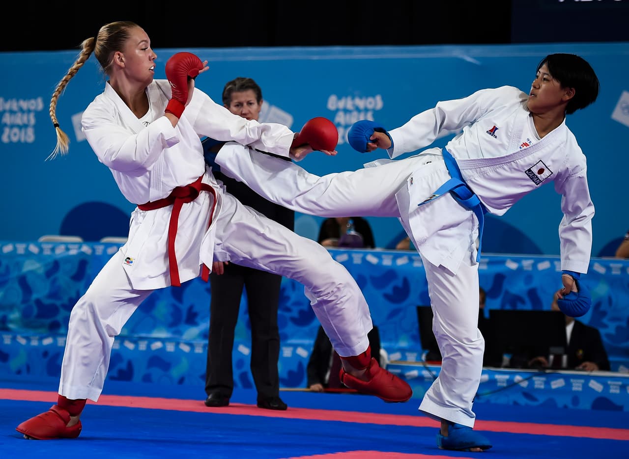 Laura Lyck de Dinmarca compite con Sakura Sawashima de Japón durante los Juegos Olímpicos de la Juventud Buenos Aires 2018.