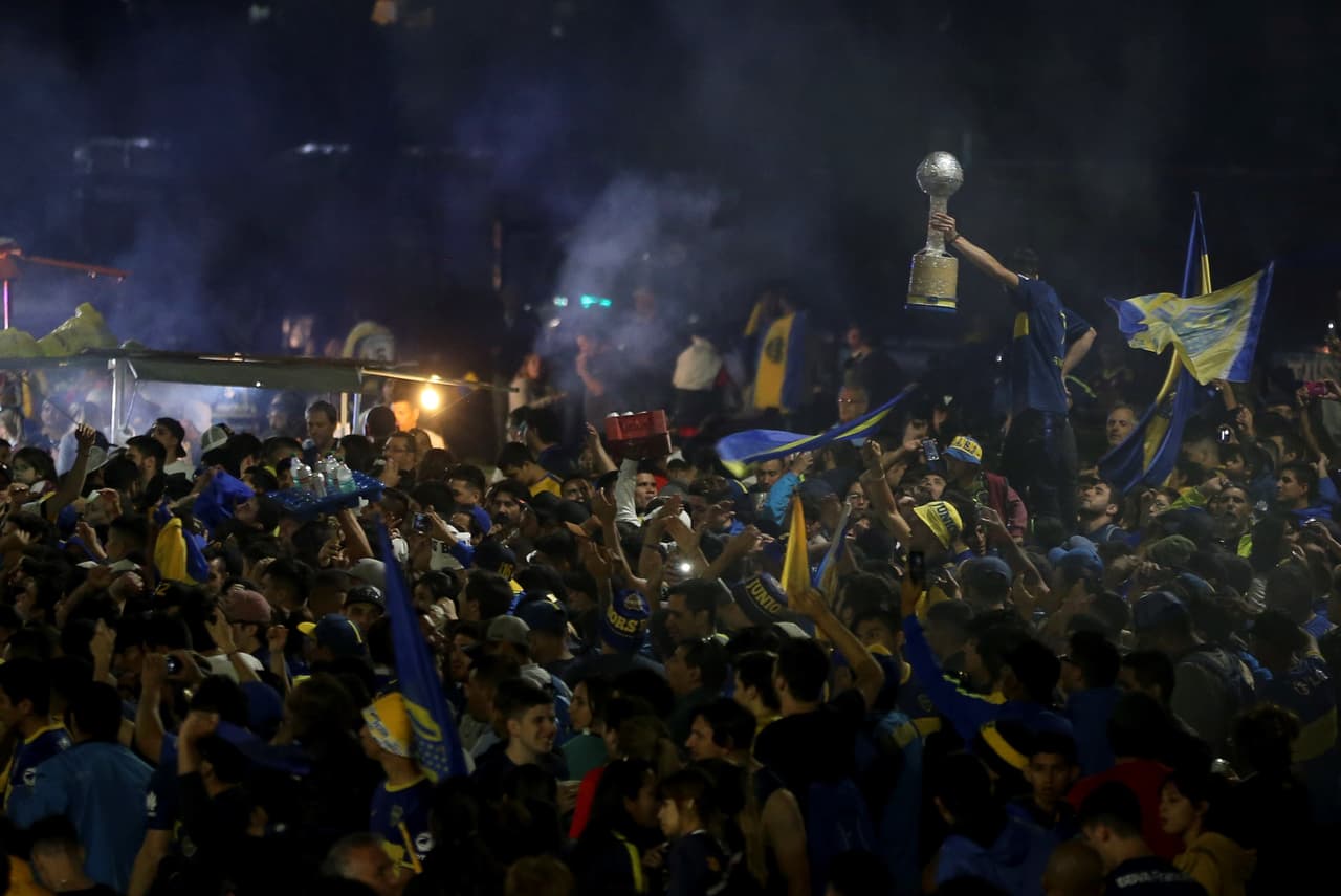Según fue entrando la noche, el ambiente fue aumentando y la pasión por el 'Azul y Oro' era desbordante.