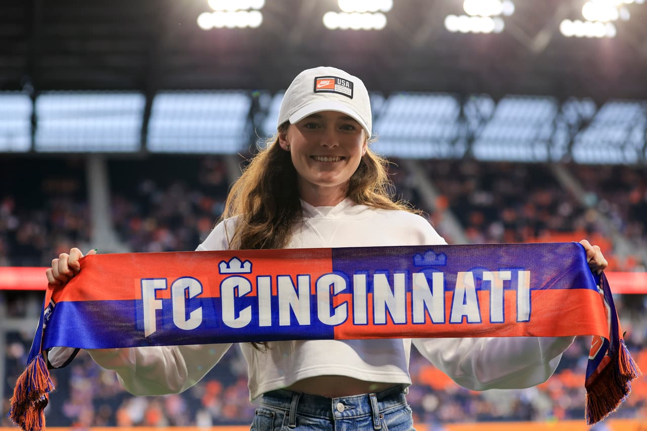 Rose Lavelle, jugadora de la selección femenina de Estados Unidos, estuvo presente este fin de semana en el TQL Stadium para apoyar a FC Cincinnati ante New York City FC.
<br>
