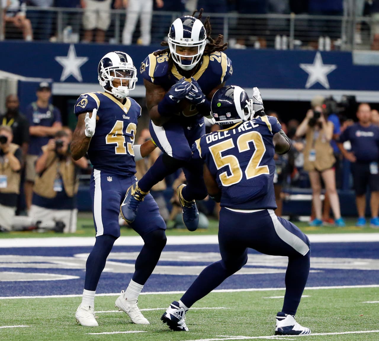 La parte complementaria fue un desastre para los Cowboys permitiendo 16 puntos sin respuesta y regalando dos cambios de balón, intercepción incluida. Zuerlein sería la figura conectando cuatro goles de campo más para irse perfecto 7 de 7.