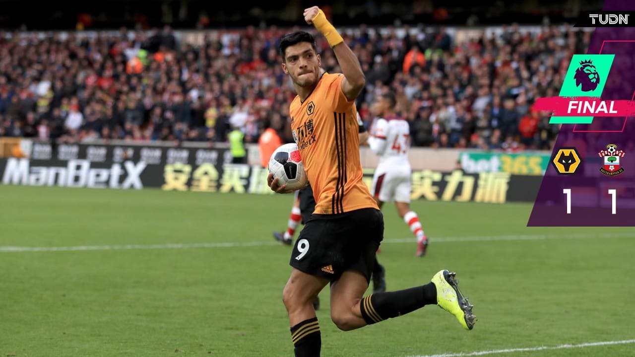 Raúl Jiménez anota y le anulan dos tantos por fuera de lugar