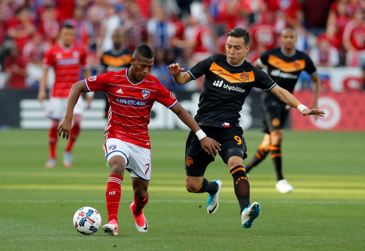 Erick Torres ha tenido un paso importante por la MLS: primero, en 2013 con Chivas USA (ya desaparecido) y ahora con Dynamo Houston, al que llegó en 2014 y en el que tiene un gran momento.