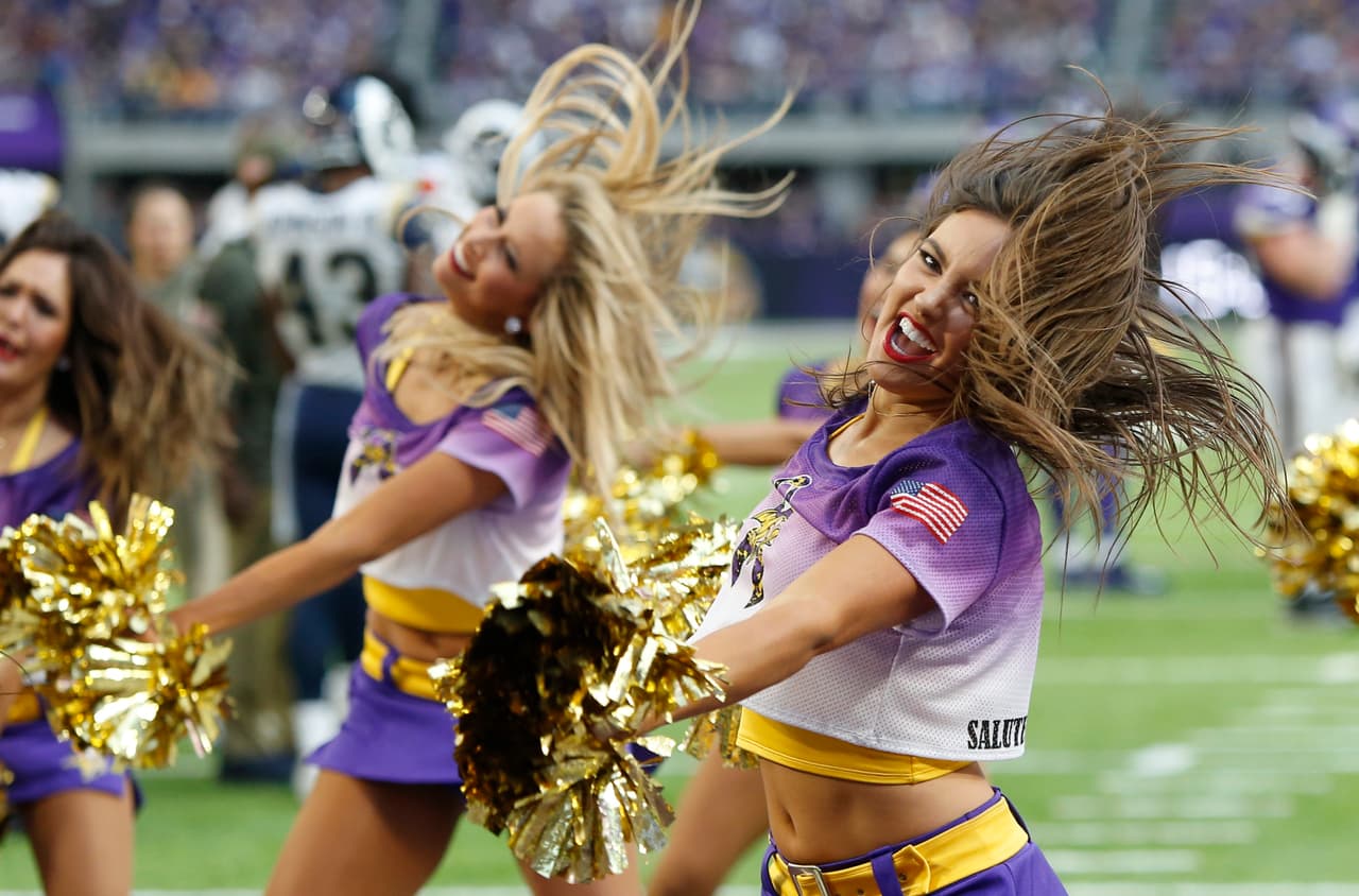 Disfruta de las mejores imágenes de las porristas en la Semana 11 de la NFL.
