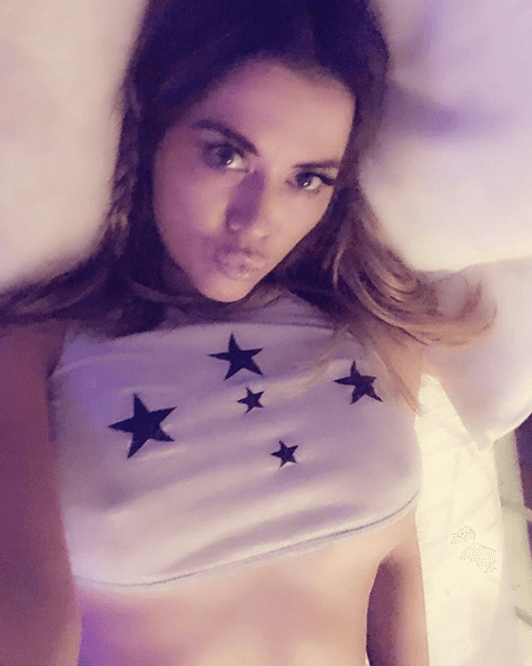 Karina Jelinek es una modelo argentina con la que los medios de ese país relacionaron al jugador luego de que se conocieron en una fiesta.