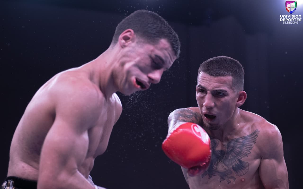 Rivera comenzó con fuerza y velocidad, pero el mexicoestadounidense resistió todo. A Rivera le contaron una caída en la décima ronda, y finalmente Sánchez ganaría por decisión unánime el título juvenil vacante pluma de la OMB.