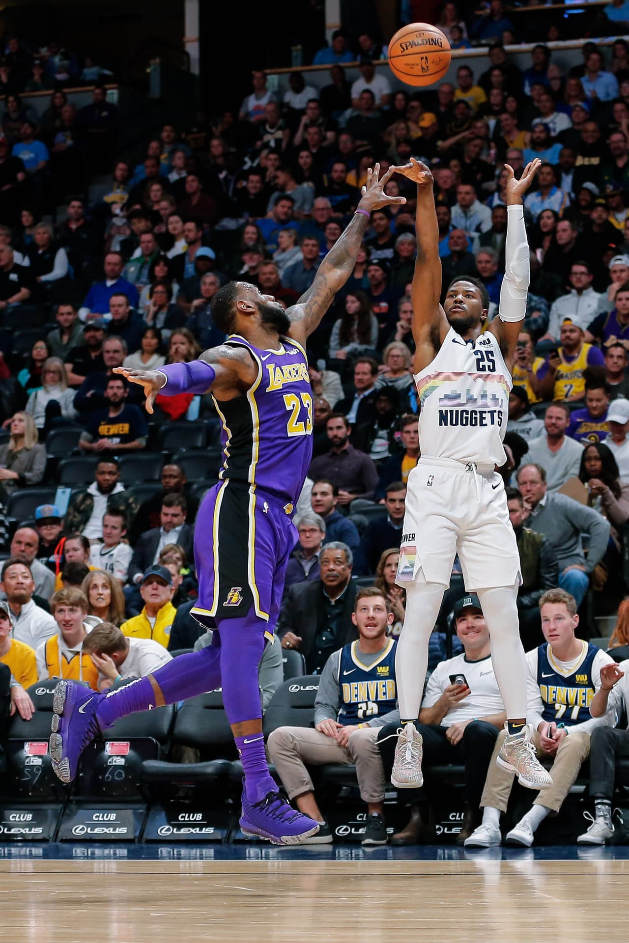 LeBron James tuvo su total más bajo de la temporada (14 pts) en 30 minutos de acción. Por Denver Paul Milsap, Jamal Murray y Malik Beasley se apuntaron 20 puntos cada uno.