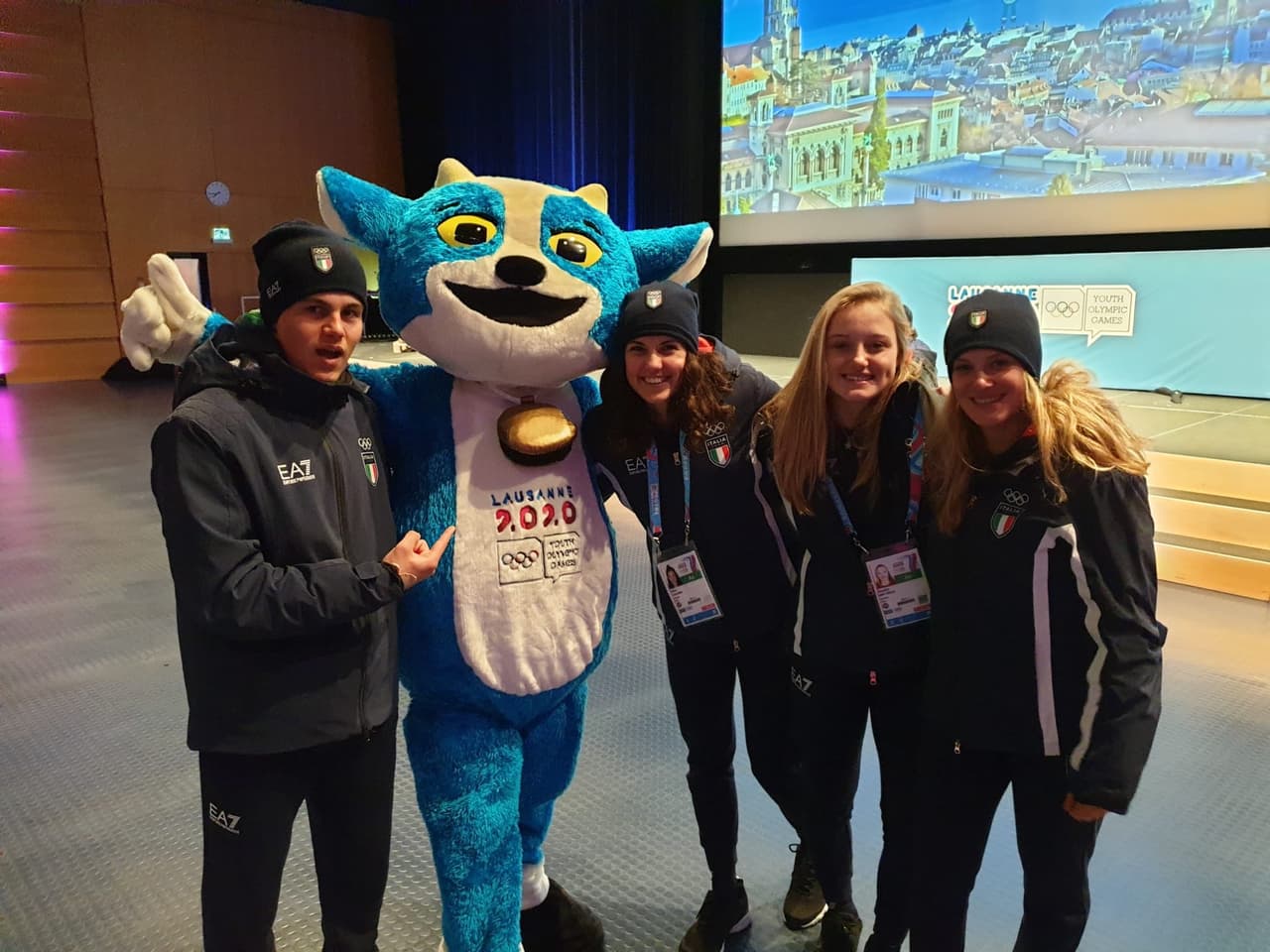 Los atletas ya se encuentran en la capital olímpica y están listos para dar inicio a tan importante justa para el mundo deportivo en categoría juvenil. Lausana se viste de colores para recibir a personas de todo el mundo listas para apoyar a su país.