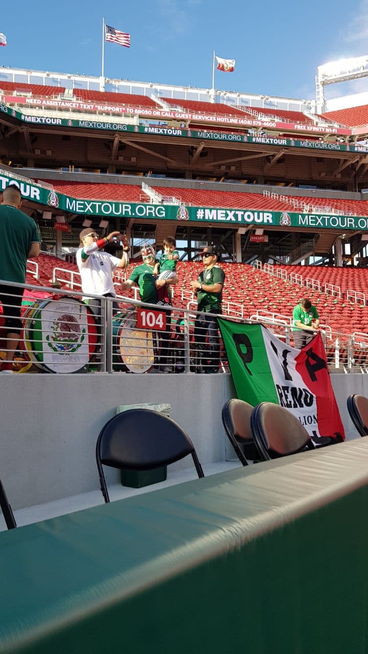 La fiesta y color de los fanáticos mexicanos prendió el ánimo para el partido del 'Tri' en el Levi's Stadium contra Islandia como preparación para el Mundial de Rusia 2018.