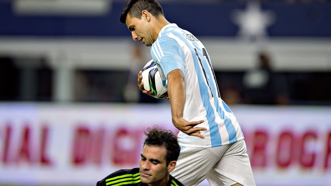 Sergio ‘Kun’ Agüero hizo dos goles a México en su carrera