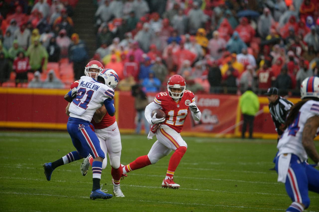Los Kansas City Chiefs vencieron 30 - 22 a los Buffalo Bills para ligar 5 victorias.