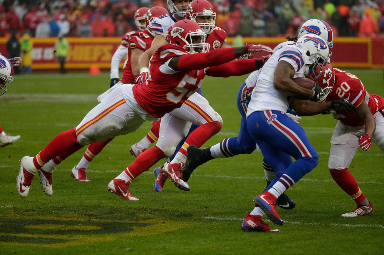 Los Kansas City Chiefs vencieron 30 - 22 a los Buffalo Bills para ligar 5 victorias.