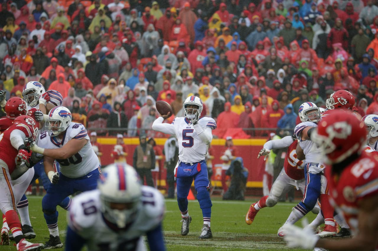 Los Kansas City Chiefs vencieron 30 - 22 a los Buffalo Bills para ligar 5 victorias.