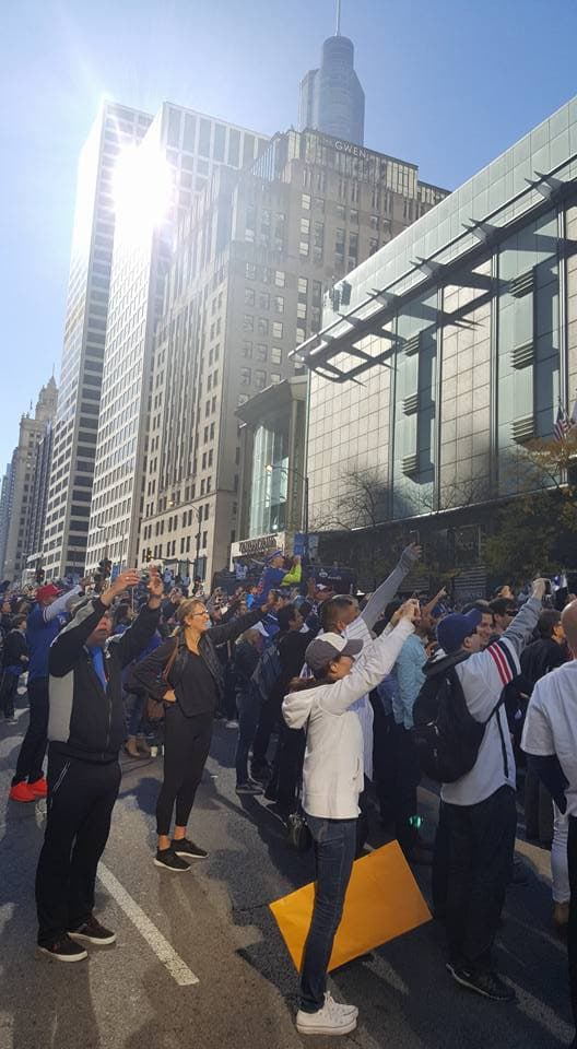 Miles de fanáticos salieron a la Milla Magnífica para ser parte del histórico desfile de la victoria.