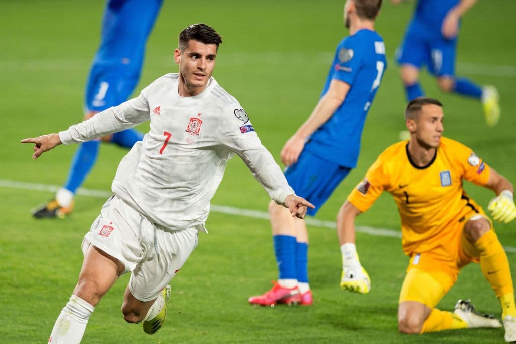 Álvaro Morata abrió el marcador a los 33’. Ya en el segundo tiempo, los visitantes emparejaban los cartones desde los once pasos por conducto de Anastasios Bakasetas (56’). De esta forma, ambas escuadras cierran la J1 con un punto en el Grupo B.