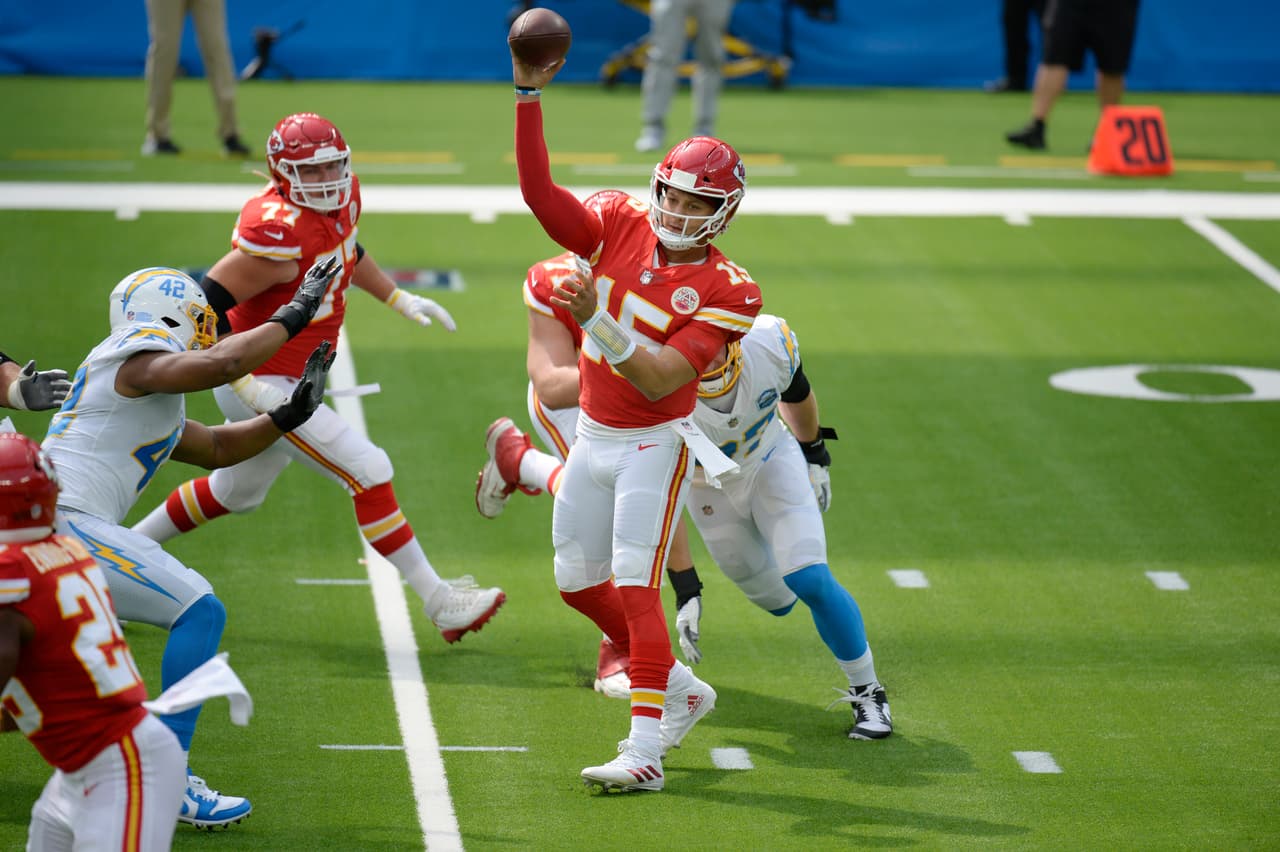 Con una patada de 58 yardas de Harrison Butker, los Kansas City Chiefs vencen 20-17 a Los Angeles Chargers.