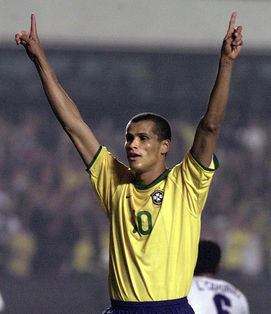 Rivaldo fue el siguiente '10' tras el título del Mundial y llevó a Brasil hasta la final de Francia-98, donde el local se impuso. En Corea y Japón-2002 llegaría el pentacampeonato.