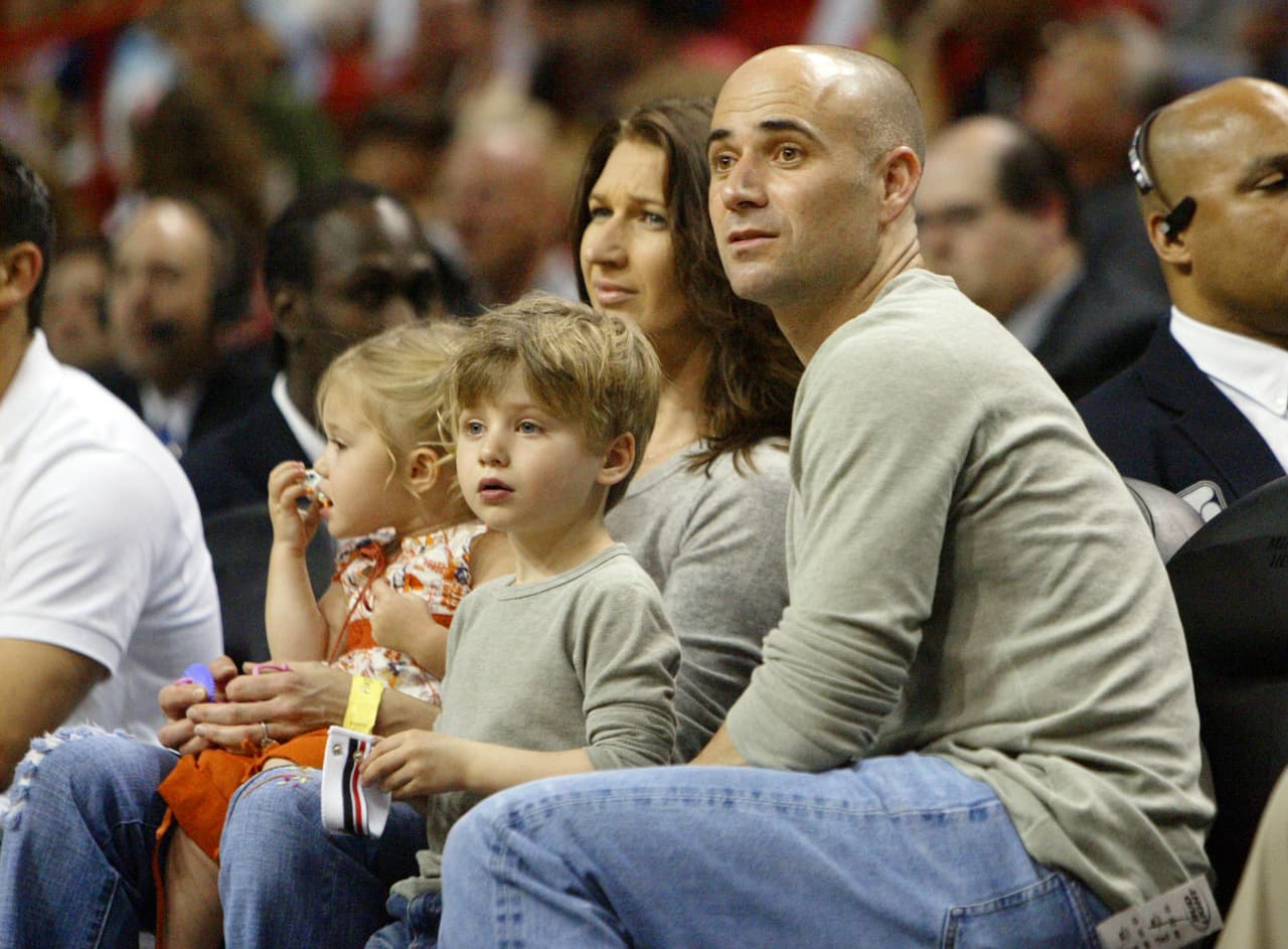 Steffi Graf fue muy grande en el tenis mundial hasta que se retiró. La alemana se casó con el también tenista Andre Agassi con el que tuvo dos hijos, Jaden y Jaz.