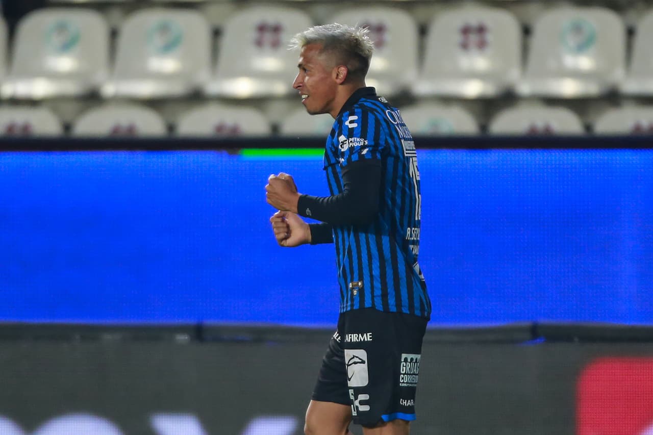 Los Tuzos se fueron con ventaja al descanso tras los tantos de Nicolás Ibáñez y Luis Chávez, pero Ángel Sepúlveda rescató el empate para los Gallos; José Angulo había adelantado a los visitantes.