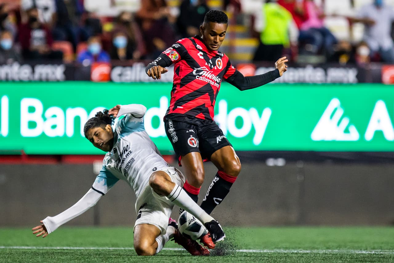 Con el empate a cero goles y un punto, Xolos logró librarse del último lugar del torneo con 7 puntos, solo por encima de Querétaro con 6.