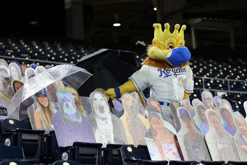 Los equipos vendieron lugares para que los fanáticos pudieran enviar su foto y estar presentes durante los partidos