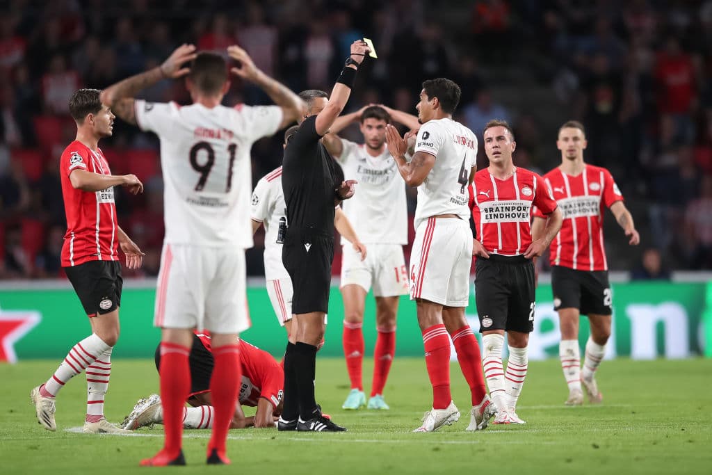 El partido entre Benfica y PSV Eindhoven termina con empate 0-0, sin embargo, los de portugal consiguen el pase a la UEFA Champions League por la diferencia de 2 goles a 1 durante el partido de ida. Los de Jorge de Jesús consiguen su boleto a la fase de grupos.