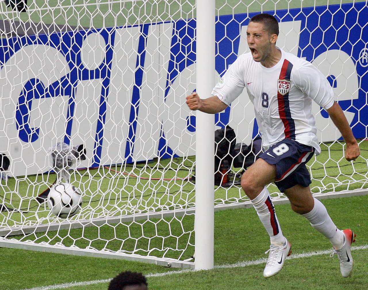 Dempsey obtuvo el reconocimiento del mejor jugador de Estados Unidos en 2006 por encima de Brian McBride y de Kessey Keller.