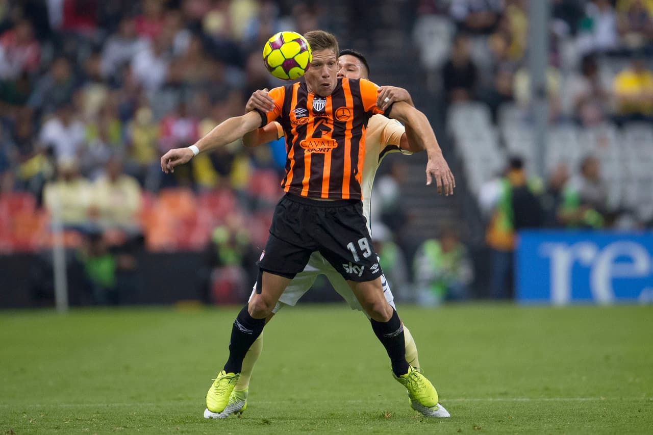 El primer tiempo terminó con empate sin goles. La más peligrosa fue un remate de cabeza del Necaxa que MArchesin salvó milagrosamente.