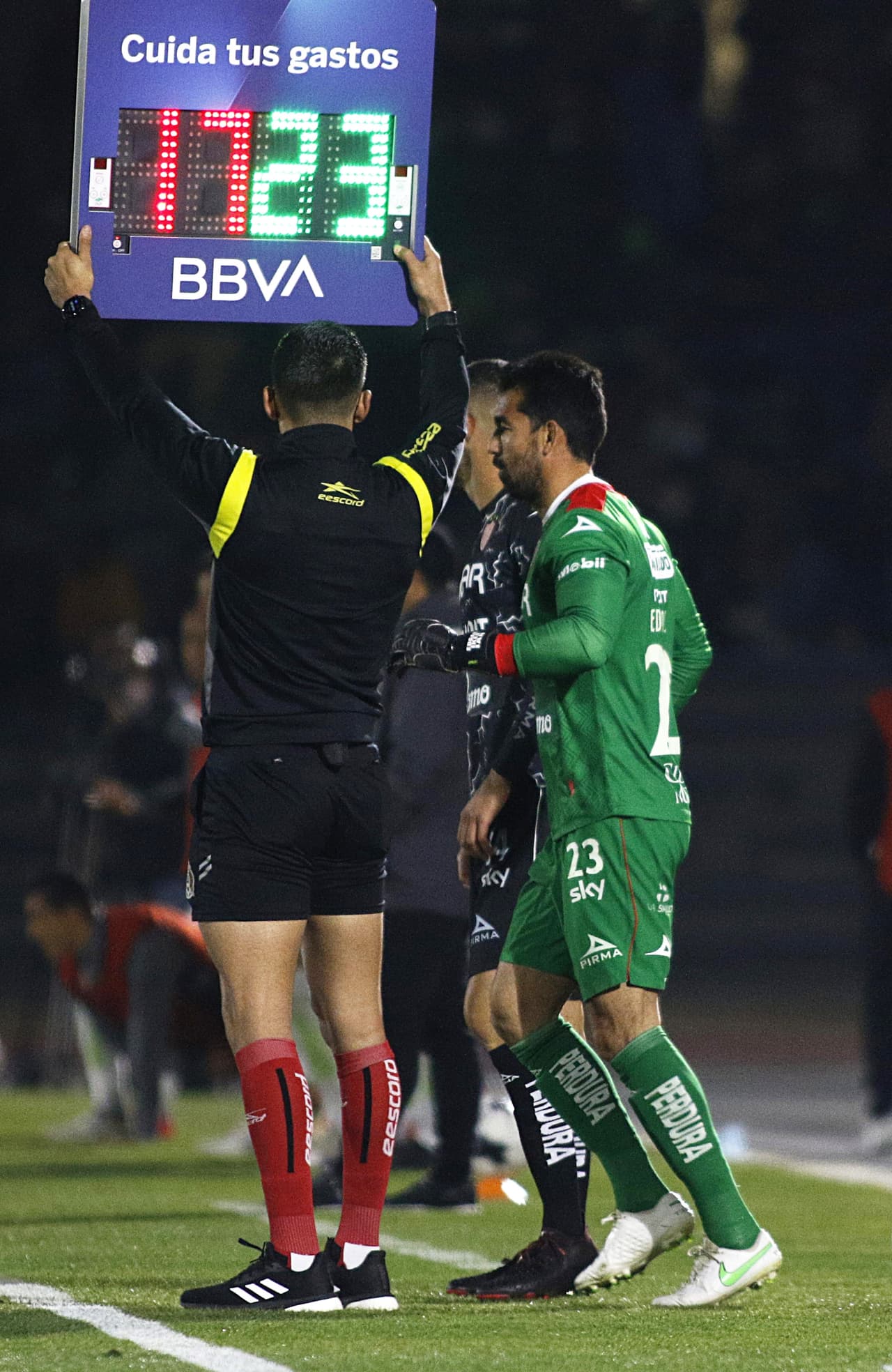 Edgar Hernandez tuvo que sustituir al expulsado Malagón.