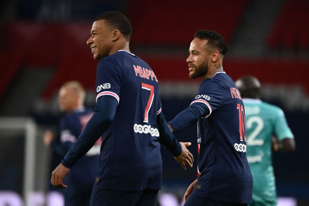 Mbappé (84’) finalmente consiguió su gol, el sexto para PSG.