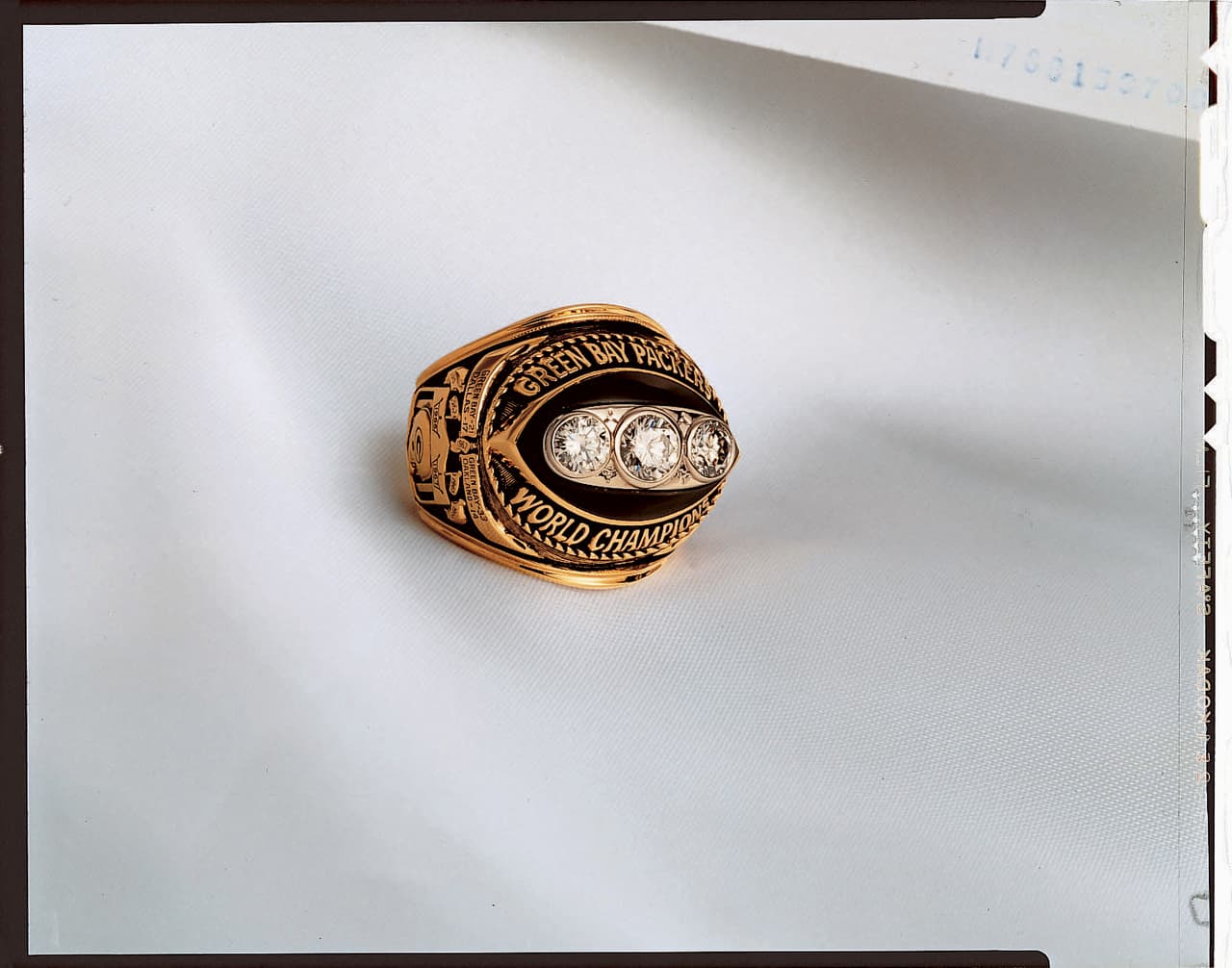 El anillo que coronaba a los Green Bay Packers como campeones del Super Bowl II, pieza histórica que marcó el final de una época gloriosa para los Packers y la NFL. La influencia de Green Bay con Vince Lombardi sobre el futbol americano quedó marcada para siempre.