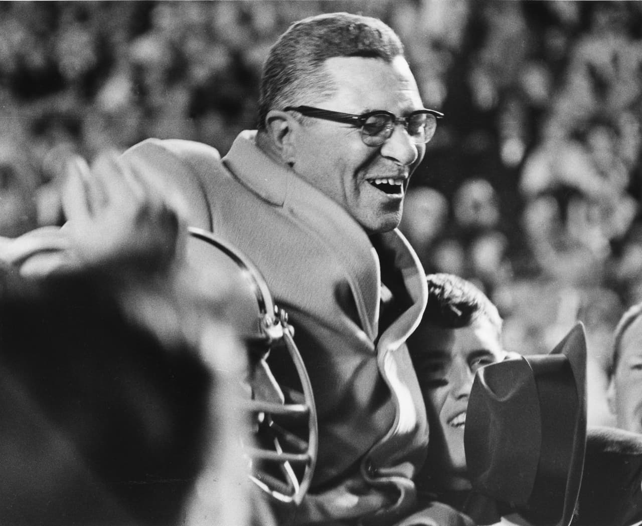 La Semana 15 incluye el partido entre los Green Bay Packers y Oakland Raiders, escuadras que jugaron el 14 de enero de 1968 el Super Bowl II, partido que resultó histórico, no por el resultado, Green Bay ganó fácilmente 33-14, sino porque fue el último partido que Vince Lombardi dirigió a los Packers.