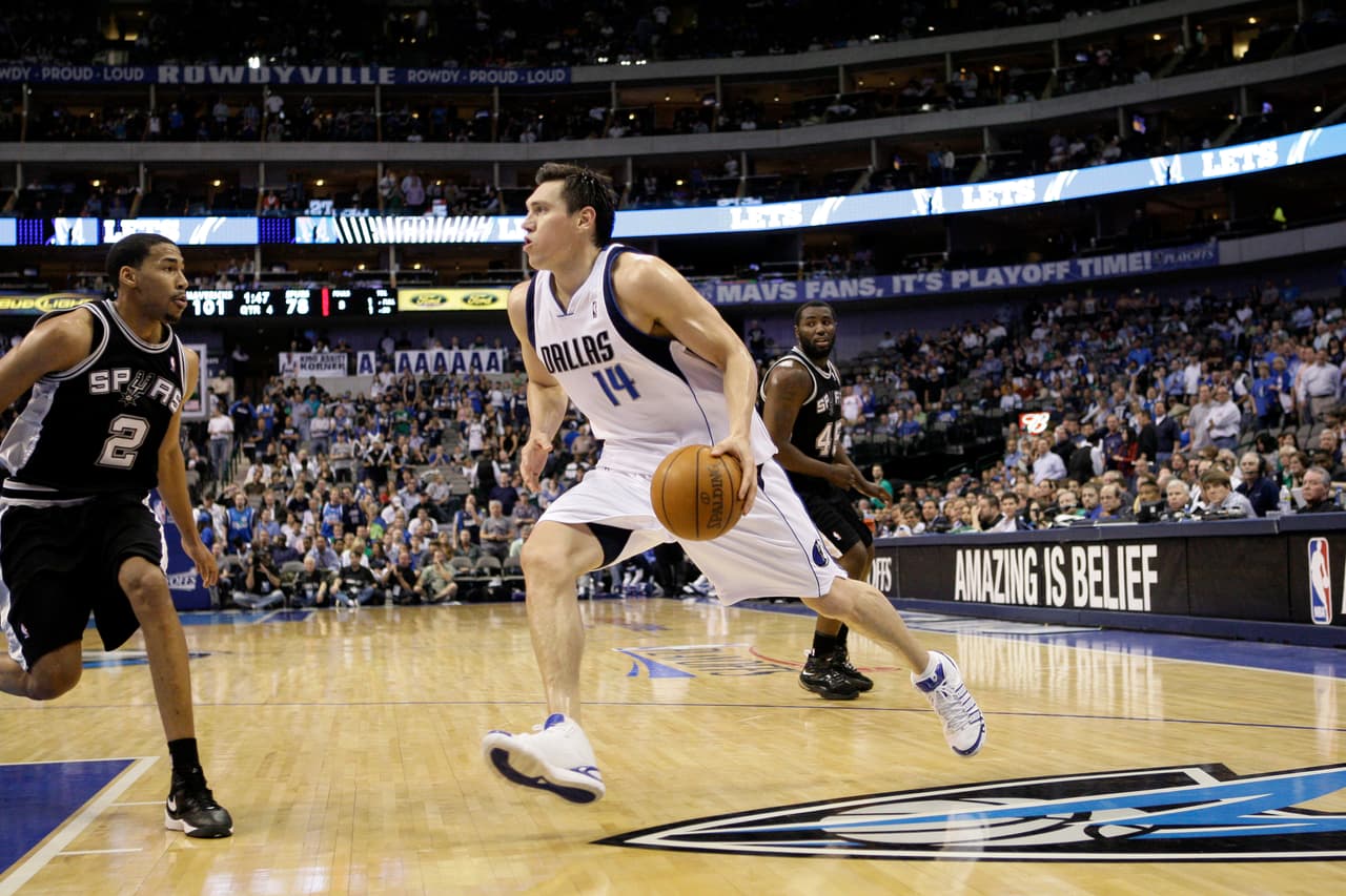 La mayor cantidad de juegos en su paso por la NBA fue con los Denver Nuggets, participando en 243 partidos. Nació en Chihuahua el 11 de julio de 1976.