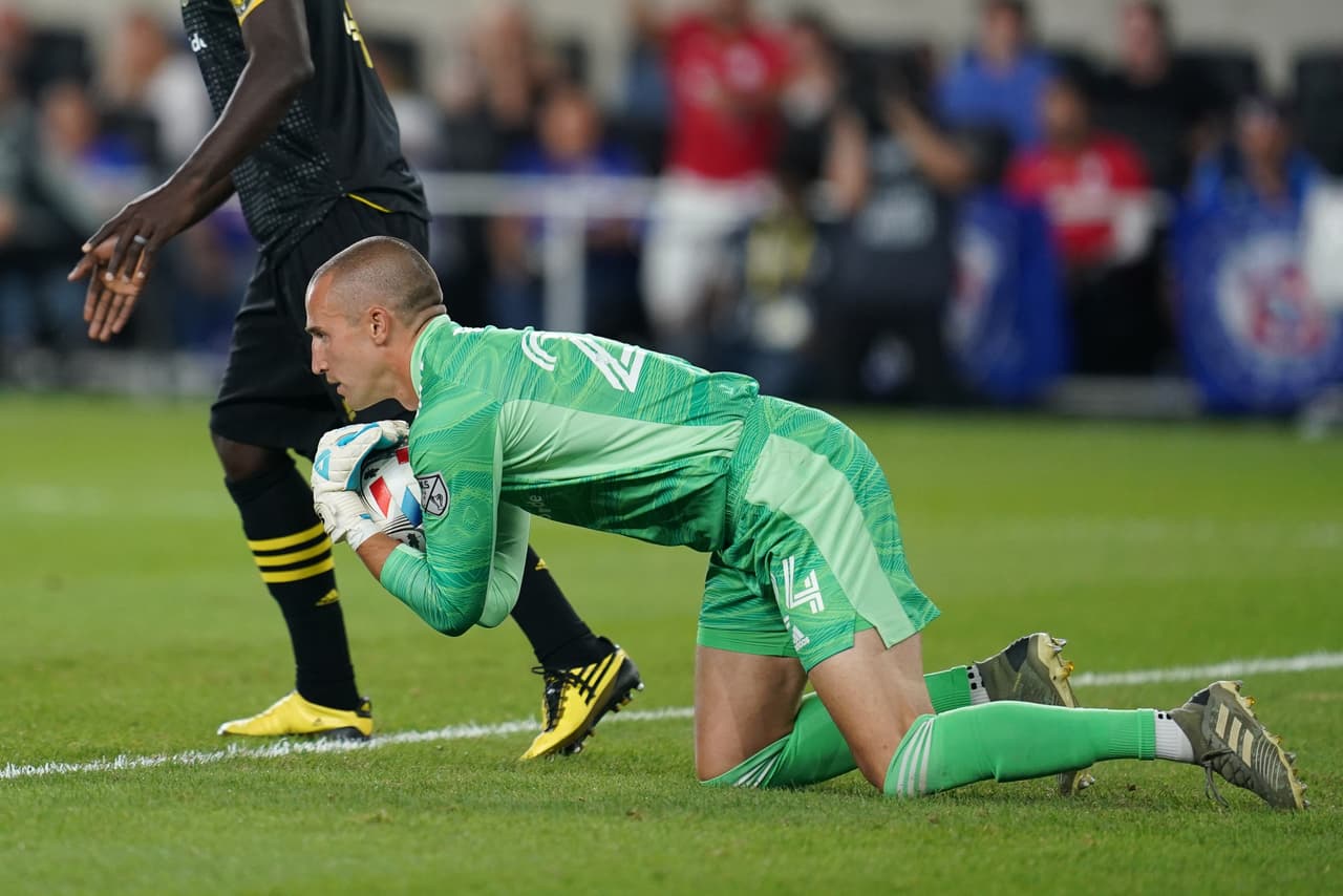 Los estadounidenses le ganan una nueva batalla a los mexicanos y con un marcador de 2-0 a favor Columbus Crew vence a Cruz Azul y se coronan dentro de la Campeones Cup.