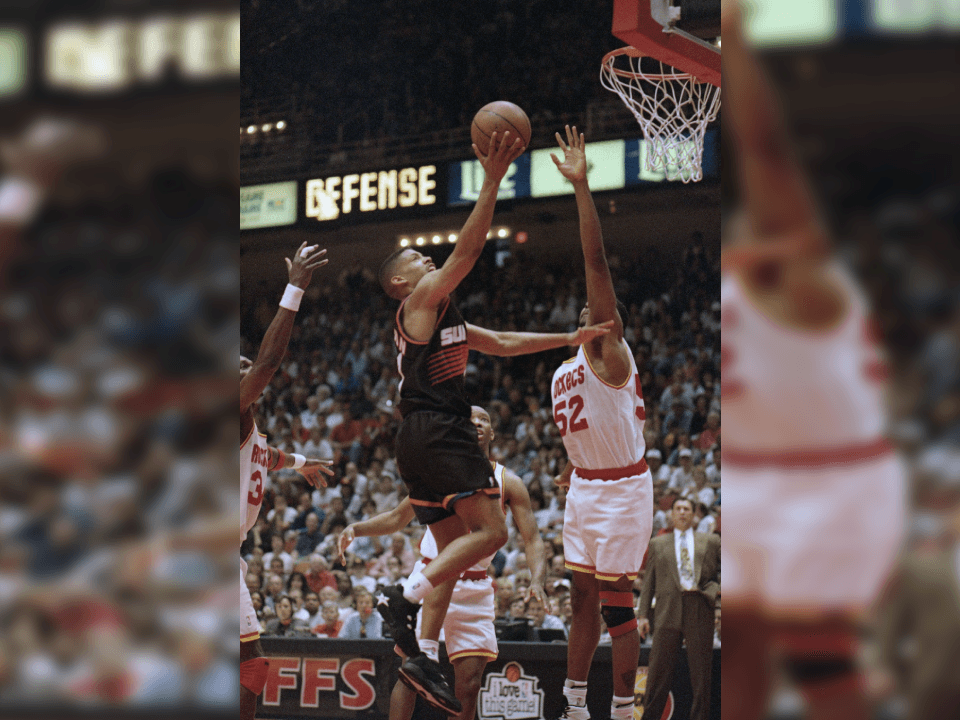 Kevin Johnson anotó 46 puntos en las semifinales del Oeste en 1995, aún así no le alcanzó para ganar.