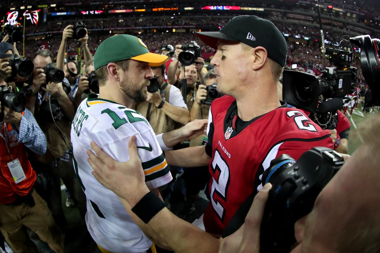 Los Atlanta Falcons celebraron como campeones de la Conferencia Nacional de la NFL luego de imponerse 44-21 a Green Bay.. Eso no impidió dar una felicitación al rival como muestra de juego limpio.
