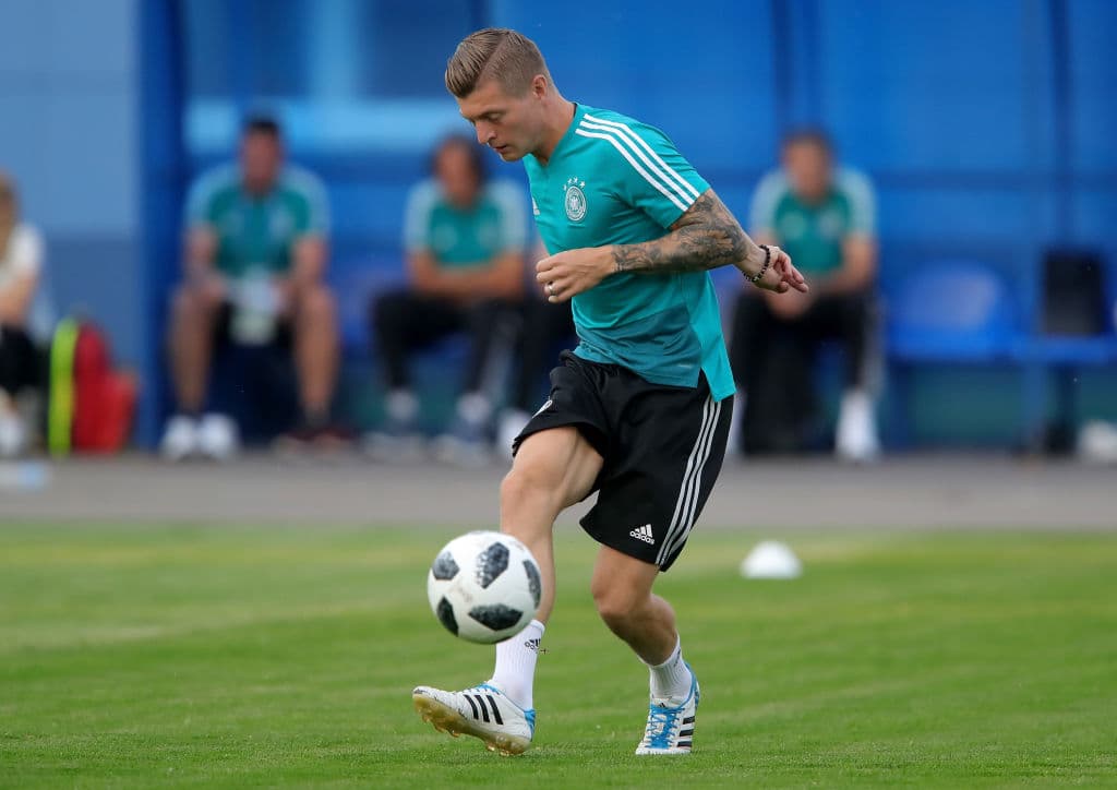 Toni Kroos, el héroe del partido ante Suecia, con el gol de último minuto, se prepara para el duelo ante los surcoreanos y aunque parece obvio el resultado, no los pueden ver por encima del hombro.